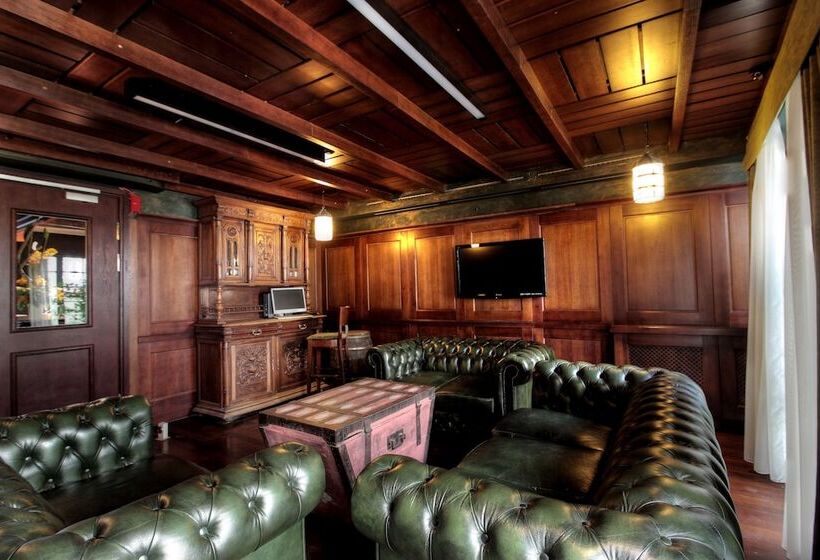 Отель Holland House Residence Old Town