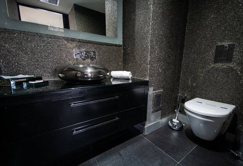 فندق Vernazza Suites