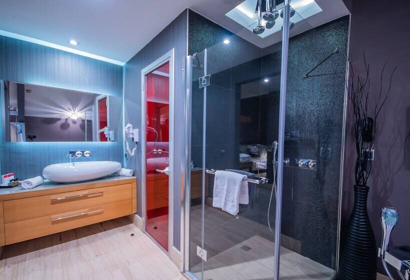 فندق Vernazza Suites