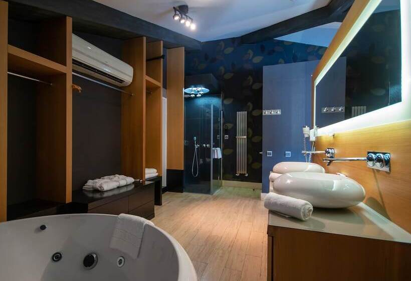 فندق Vernazza Suites