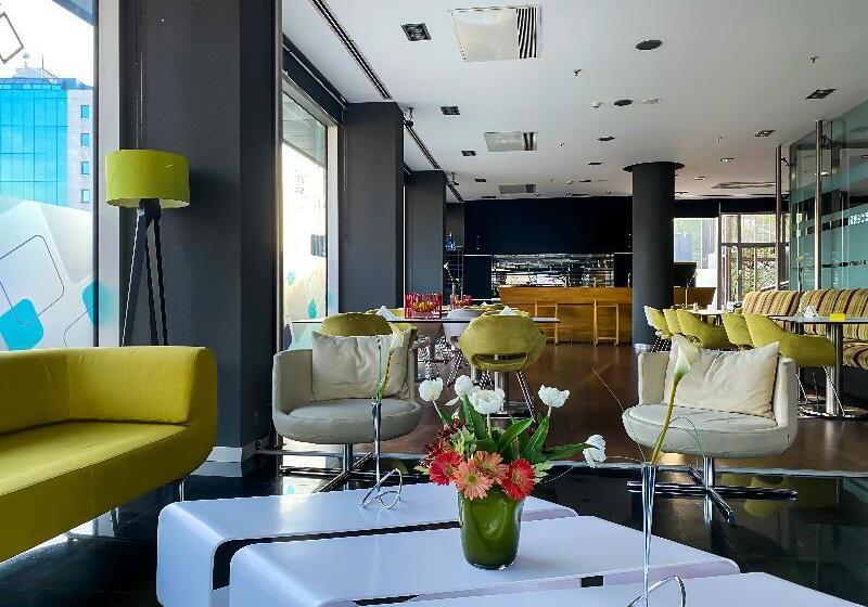 فندق Vernazza Suites