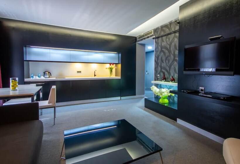 فندق Vernazza Suites