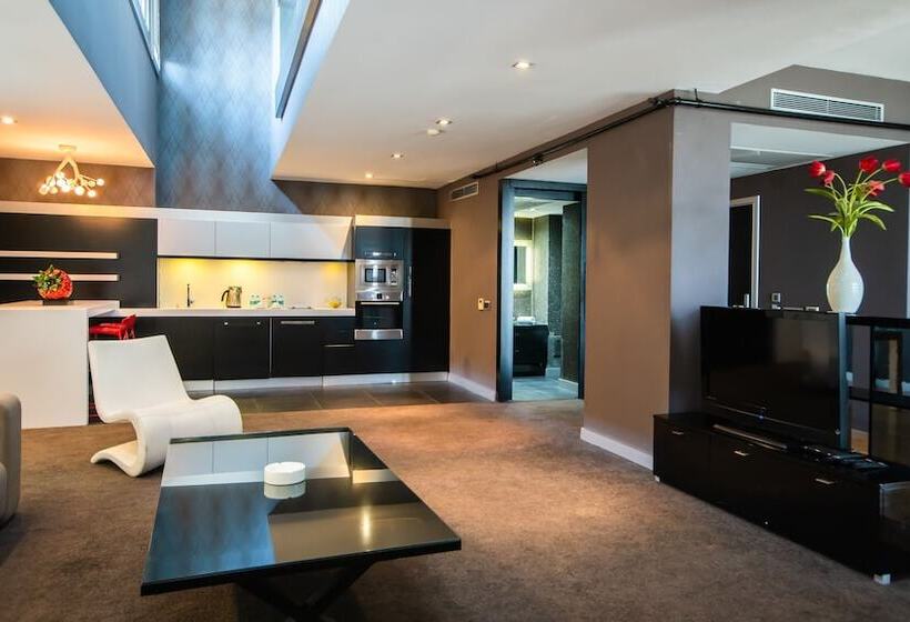 فندق Vernazza Suites