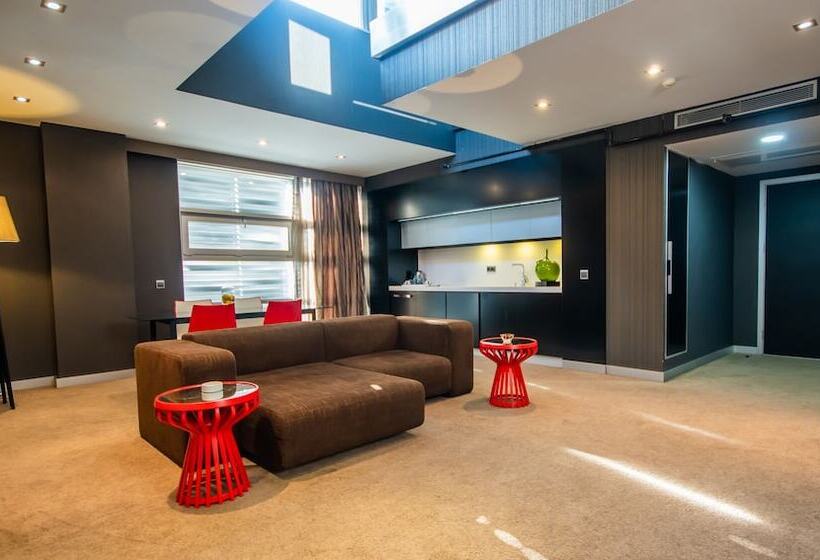 فندق Vernazza Suites