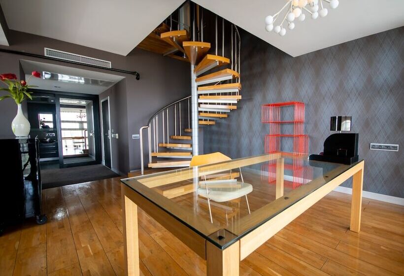 فندق Vernazza Suites