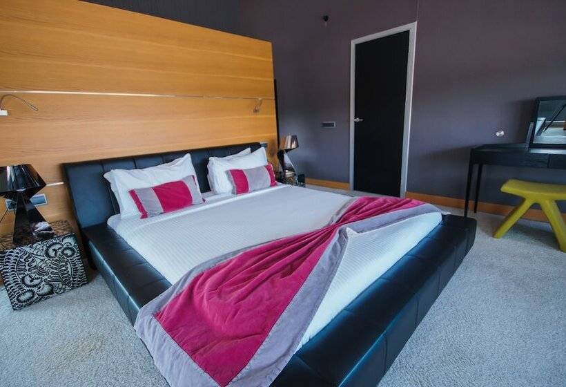 فندق Vernazza Suites