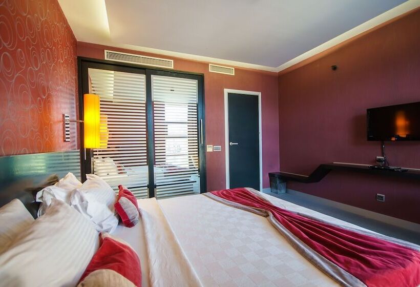 فندق Vernazza Suites