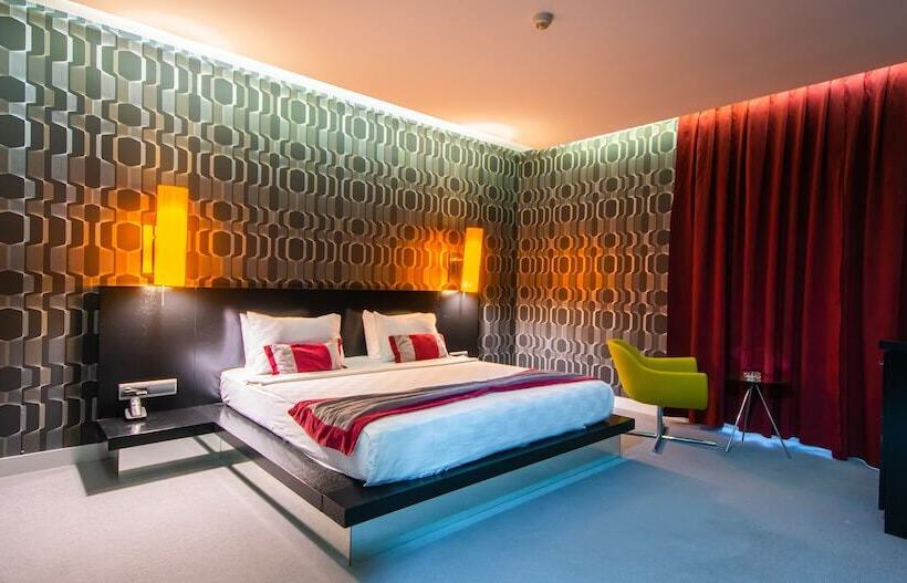 فندق Vernazza Suites