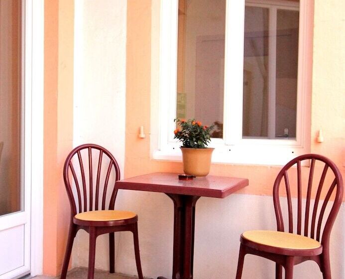 ホテル Hôtel Adour