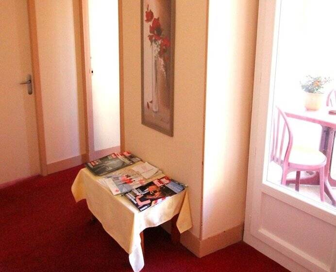 ホテル Hôtel Adour