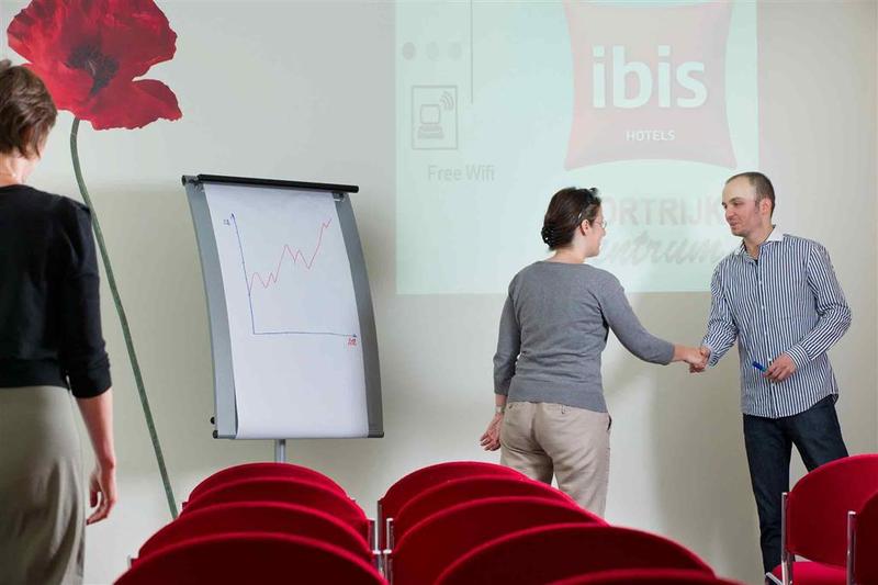 בית מלון כפרי Ibis Kortrijk Centrum