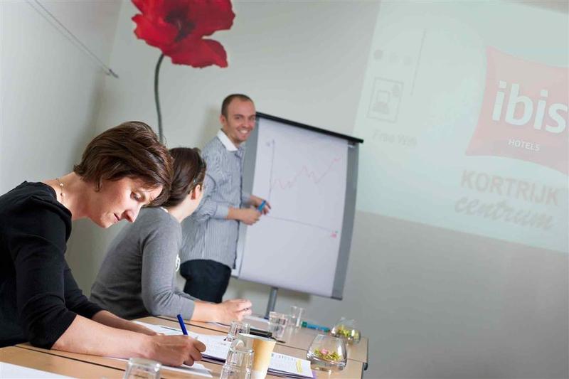 בית מלון כפרי Ibis Kortrijk Centrum