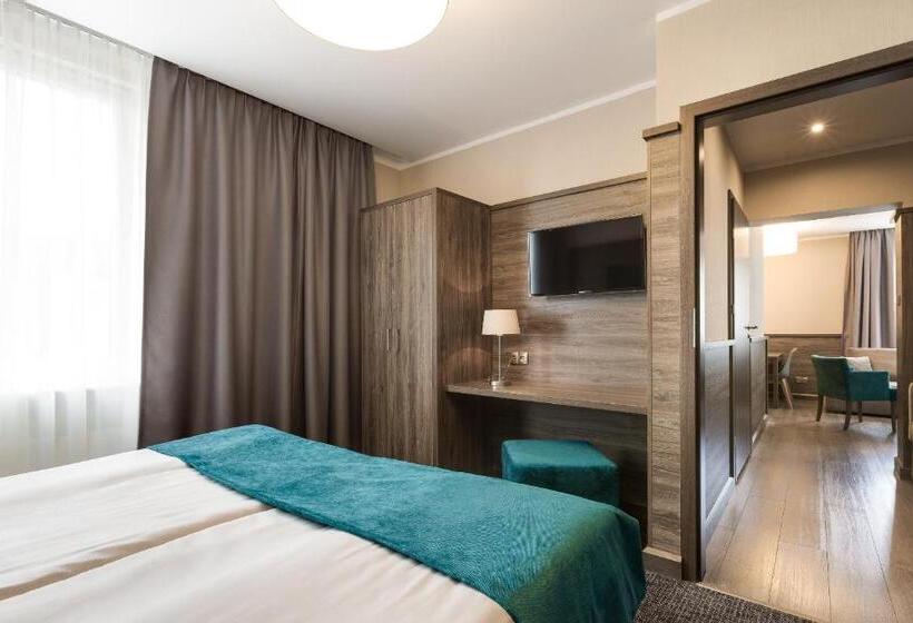 هتل Konradówka Wellness & Spa   300 Metrów Do Centrum