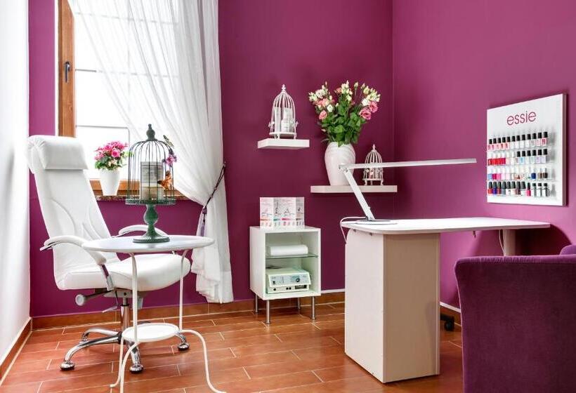 فندق Konradówka Wellness & Spa   300 Metrów Do Centrum