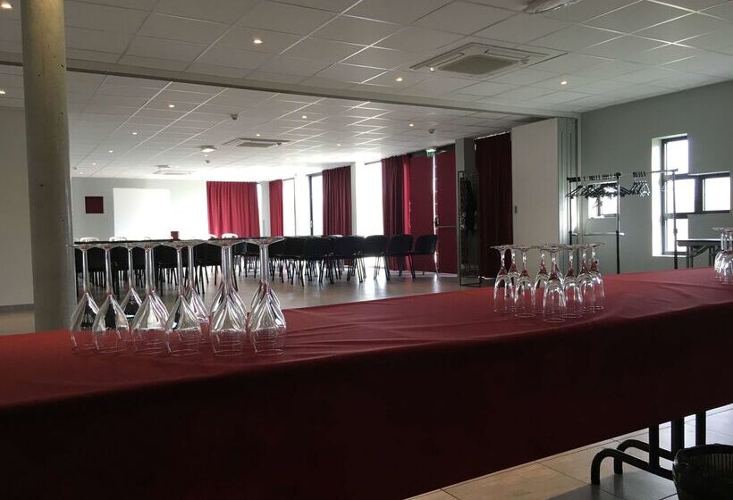 ホテル Kyriad Evreux  Netreville