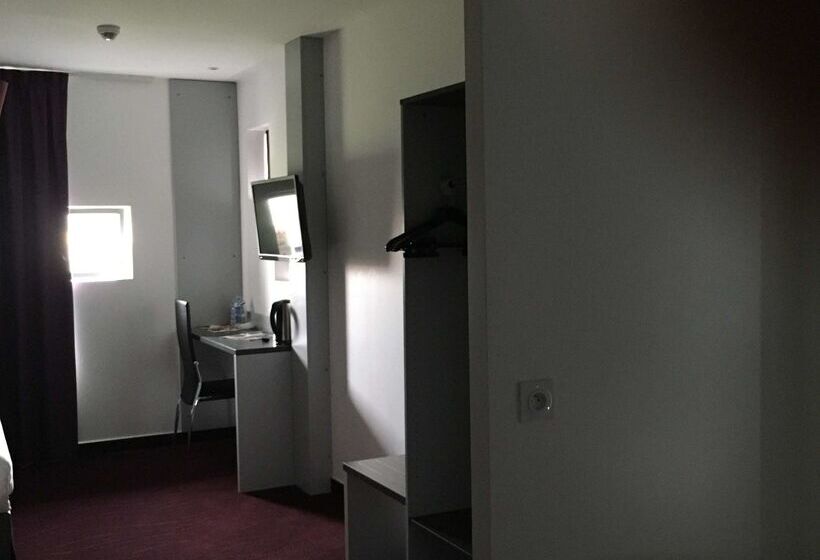 ホテル Kyriad Evreux  Netreville