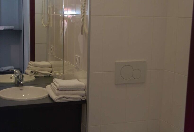 ホテル Kyriad Evreux  Netreville