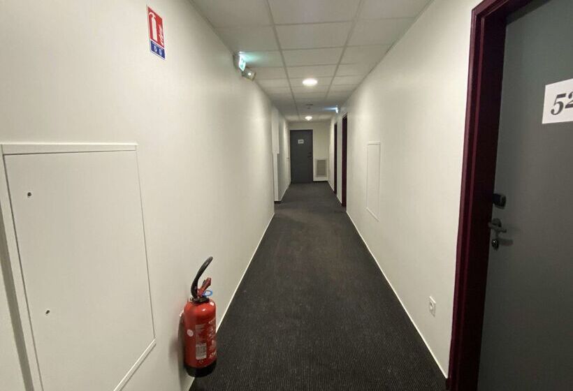 ホテル Kyriad Evreux  Netreville