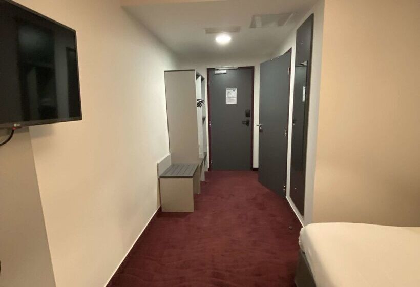 ホテル Kyriad Evreux  Netreville