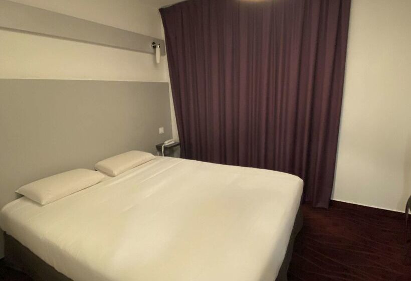 ホテル Kyriad Evreux  Netreville