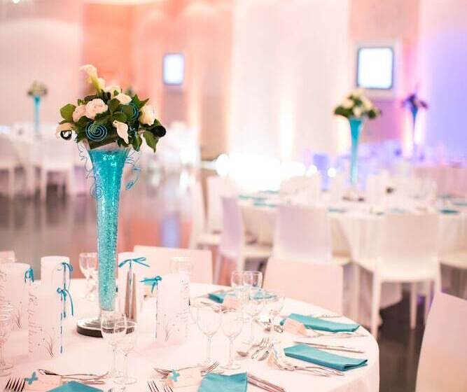 Отель La Bastide Du Clos Des Roses   Teritoria