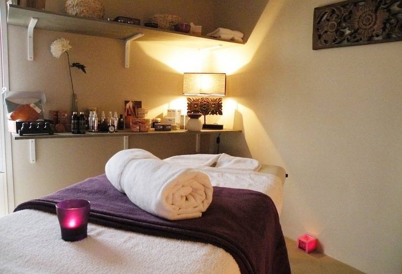 Отель La Bastide Du Clos Des Roses   Teritoria