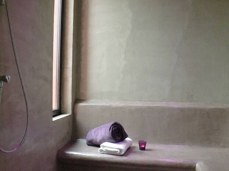 Отель La Bastide Du Clos Des Roses   Teritoria