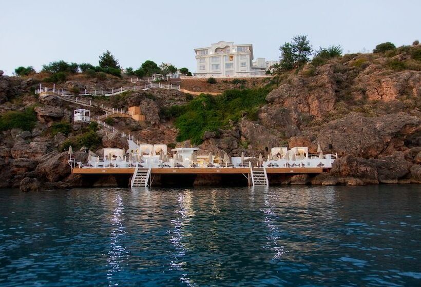 La Boutique Hotel & Suites