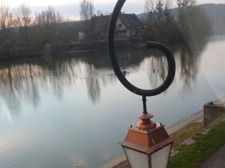 ホテル La Chaîne D Or