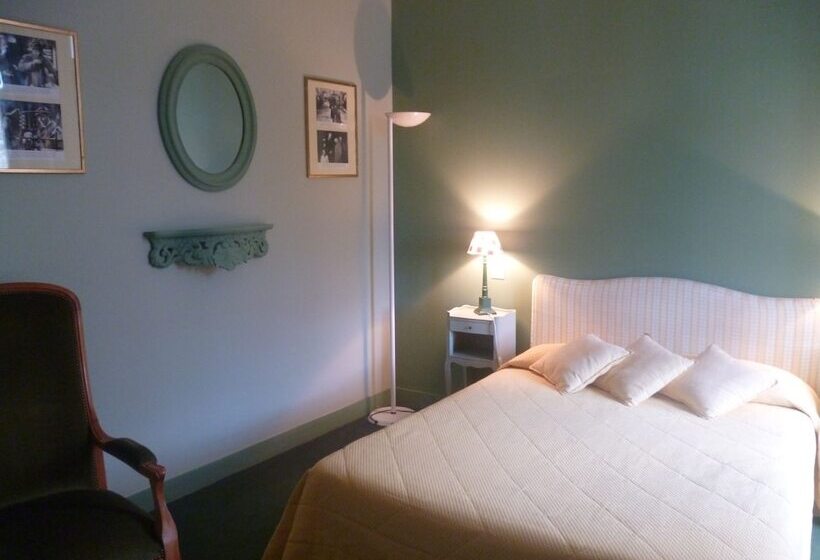 Отель La Chaîne D Or