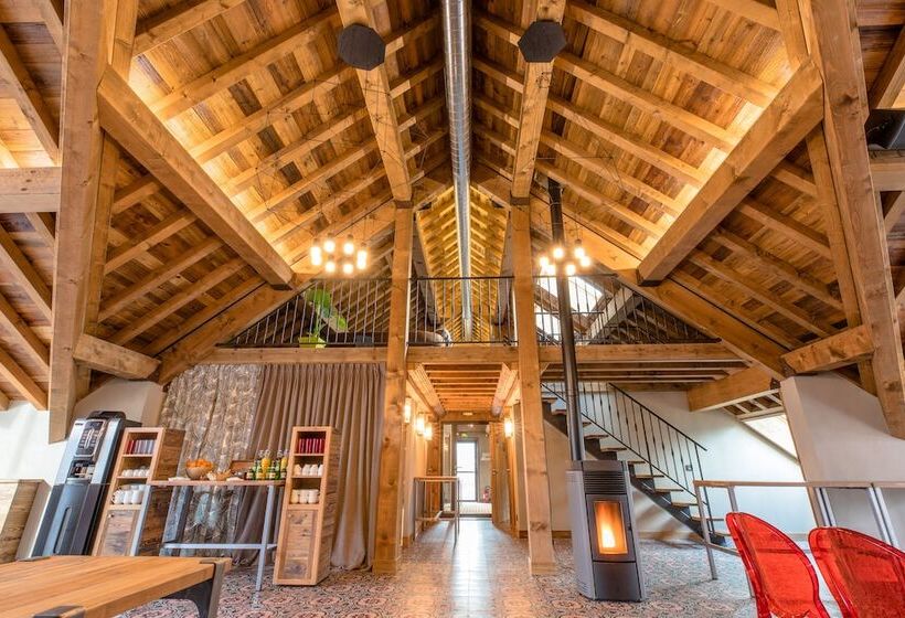 Отель La Maison Rouge