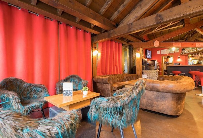 Отель La Maison Rouge