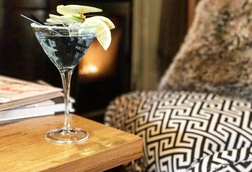 Отель La Maison Rouge