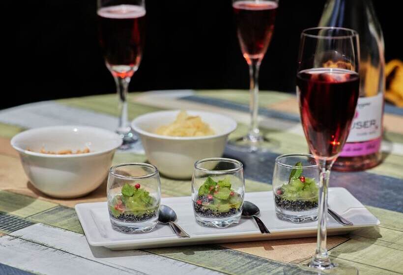 Logis Hotel, Restaurant Et Spa Le Relais De Broceliande