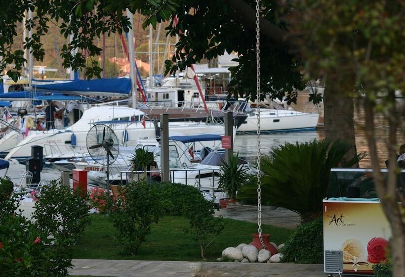 Отель Marina Boutique