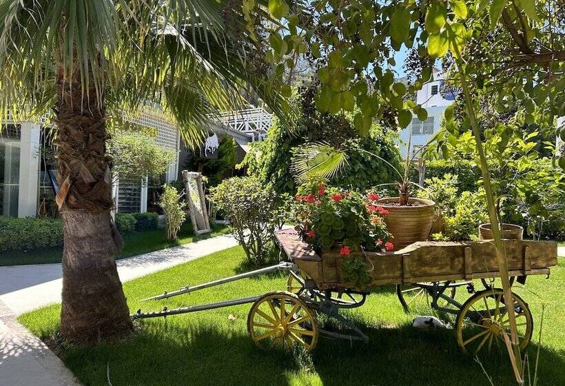 Отель Marina Boutique