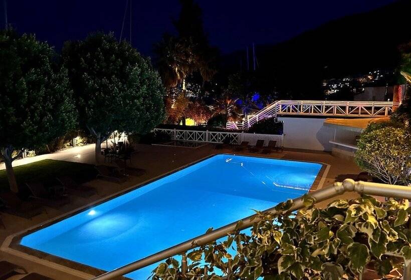 Отель Marina Boutique