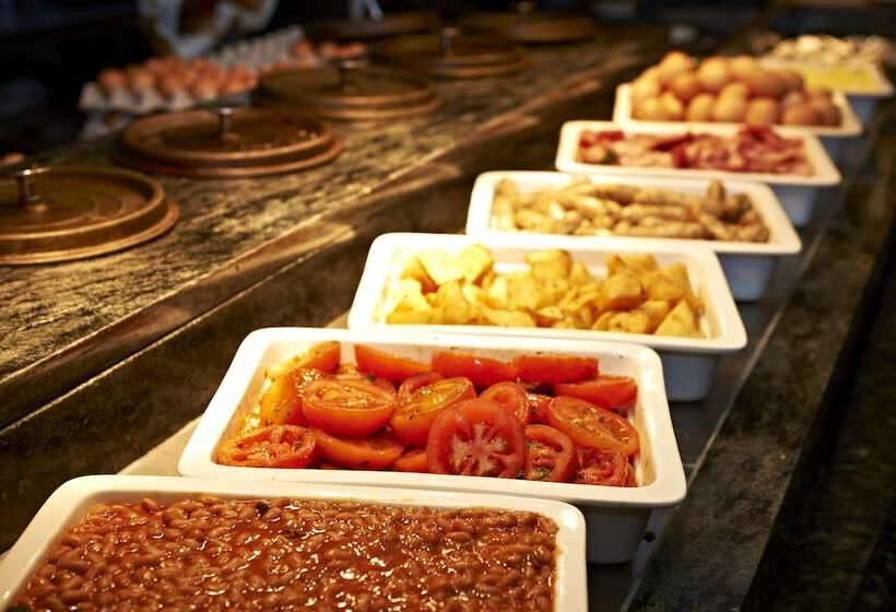 בית מלון כפרי Metcourt At Emperors Palace