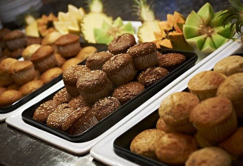 בית מלון כפרי Metcourt At Emperors Palace