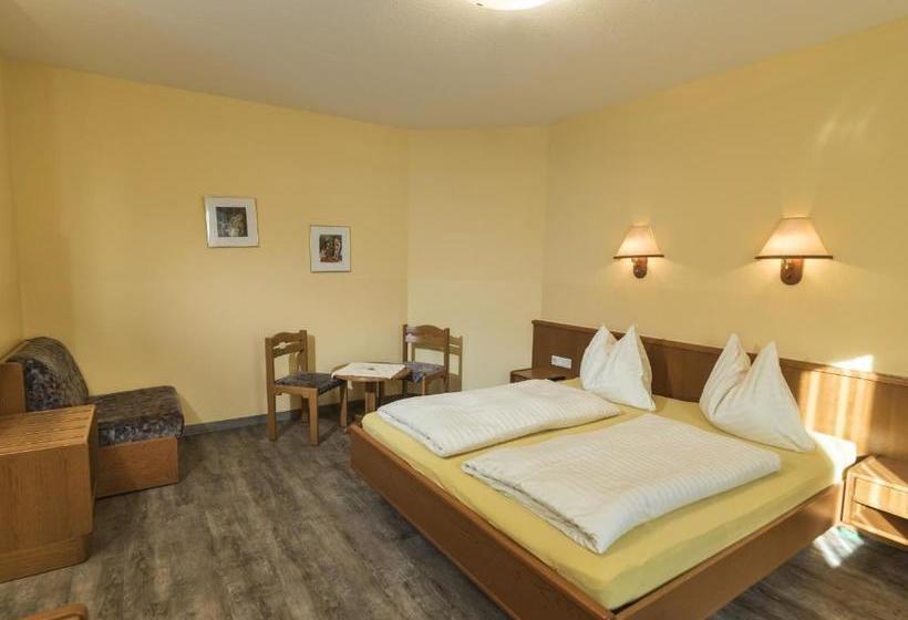 هتل Frühstückspension Meyer, Familie Orthacker