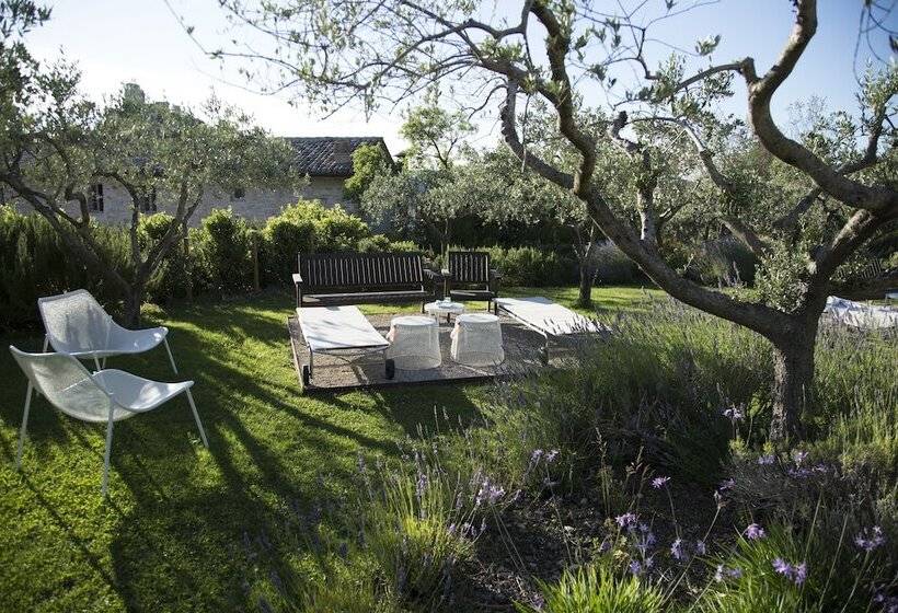 هتل Nun Assisi Relais & Spa Museum