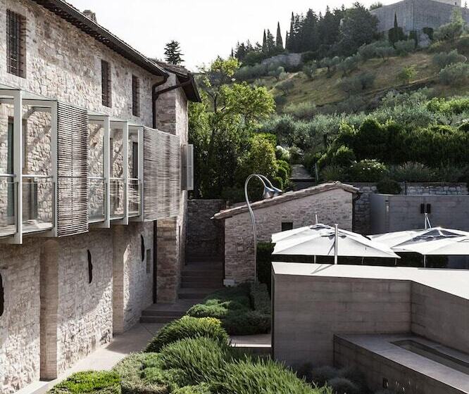 هتل Nun Assisi Relais & Spa Museum