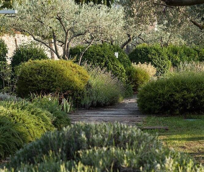 هتل Nun Assisi Relais & Spa Museum