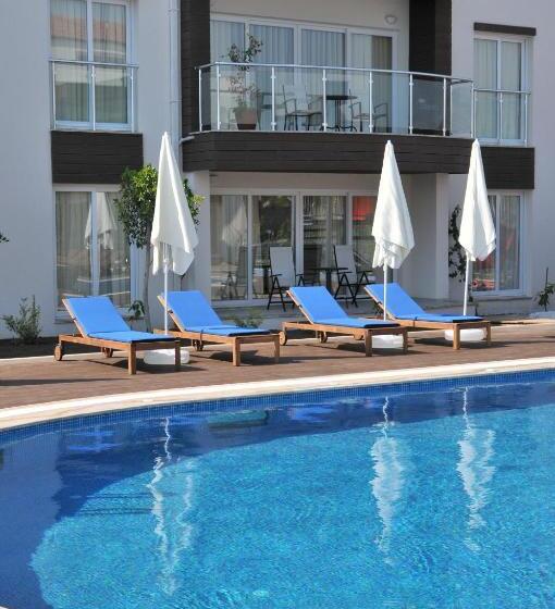 Отель Odyssey Residence Apartments