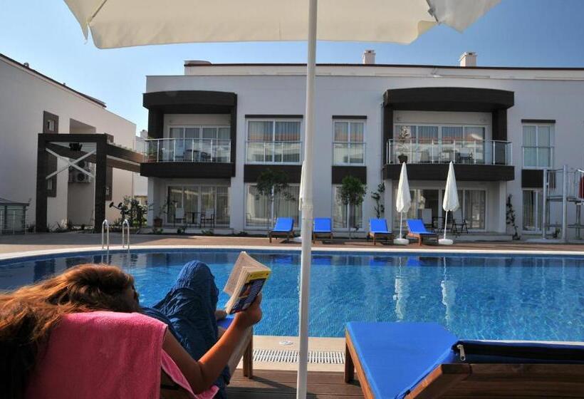 Отель Odyssey Residence Apartments