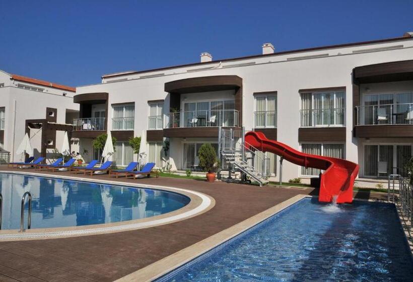 Отель Odyssey Residence Apartments