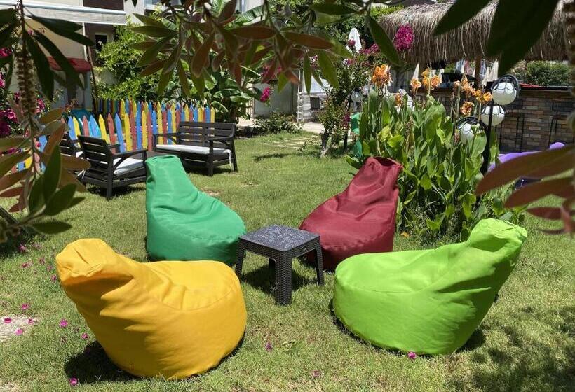 Отель Odyssey Residence Apartments