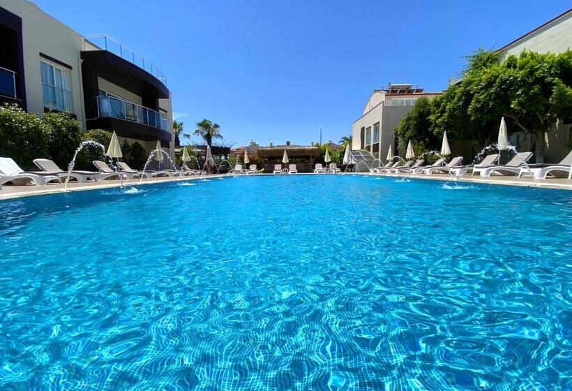 Отель Odyssey Residence Apartments