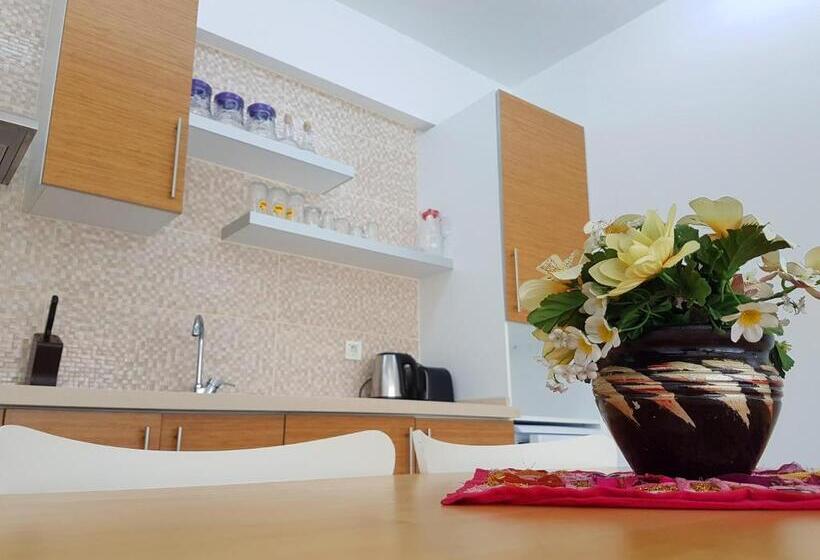 Отель Odyssey Residence Apartments