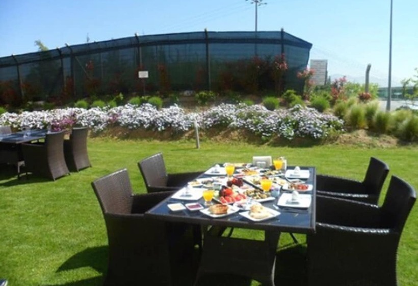 בית מלון כפרי Orty Airport